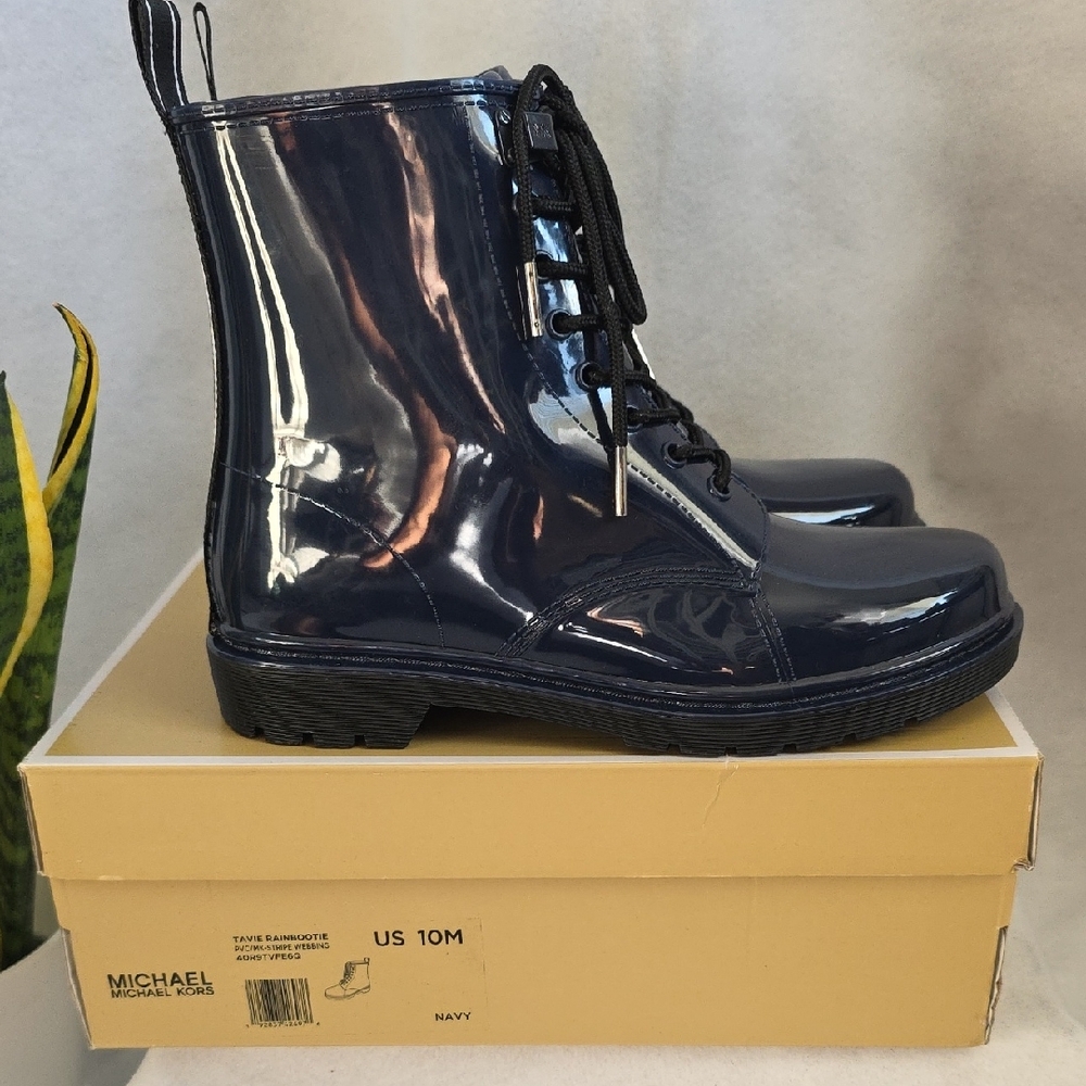 New Michael Kors Glossy Navy Rain Boots